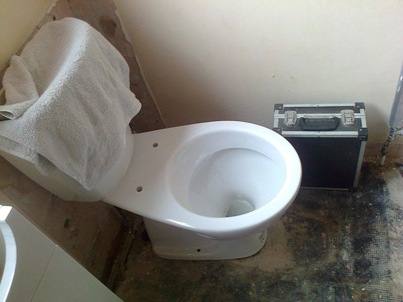 Twyford Alcona Close Coupled WC Pan And Cistern 640 Bottom Outlet